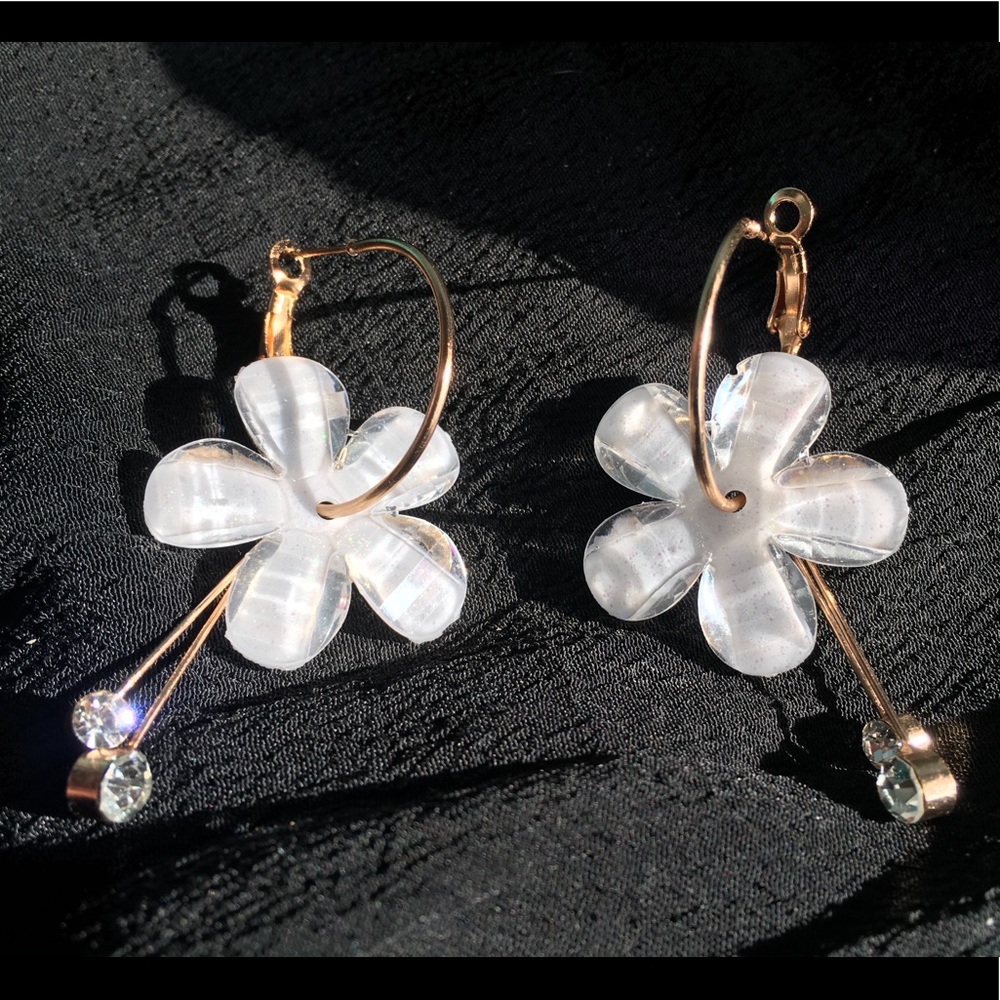 IRIDESCENT WHITE HOOP WITH CRYSTAL DROP EARRINGS